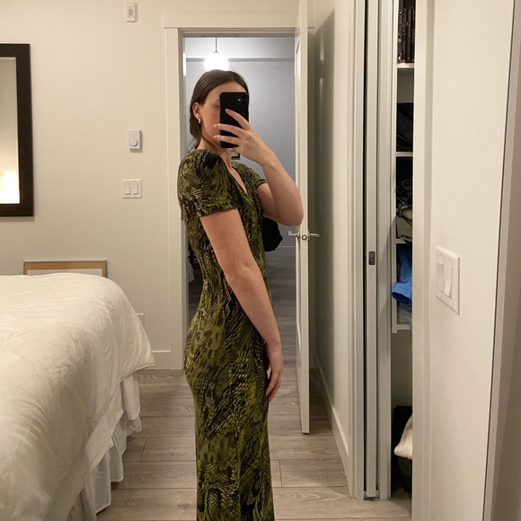 Green Snake-like Pattern Dress - Picture 3 of 5
